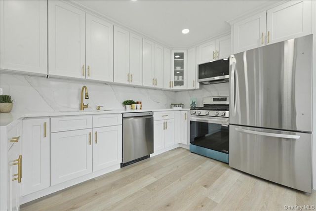 84 N Fordham Road, Hicksville, NY 11801
