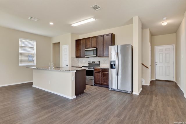 10610 GREEN LAKE DR, San Antonio, TX 78223