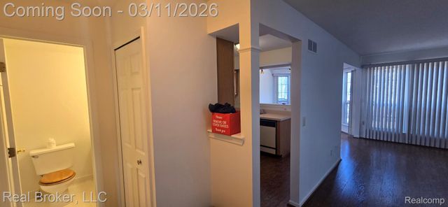 7680 Rivergate Drive, Westland, MI 48185