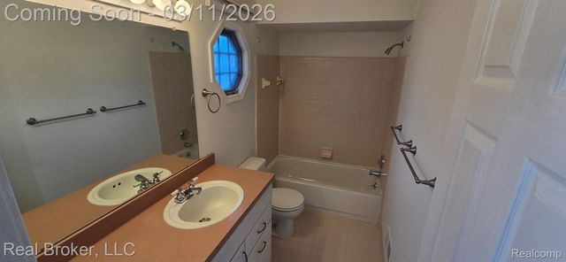 7680 Rivergate Drive, Westland, MI 48185