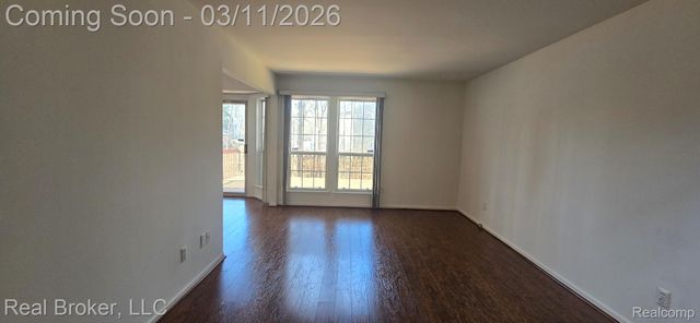 7680 Rivergate Drive, Westland, MI 48185