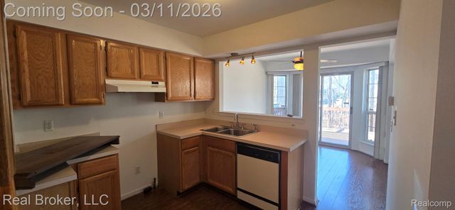 7680 Rivergate Drive, Westland, MI 48185