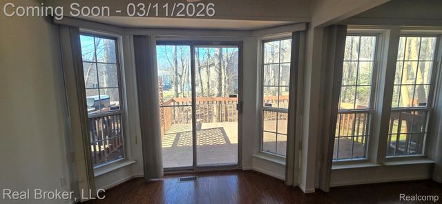 7680 Rivergate Drive, Westland, MI 48185