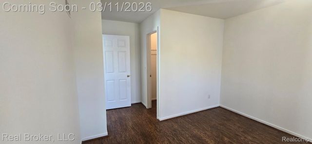 7680 Rivergate Drive, Westland, MI 48185