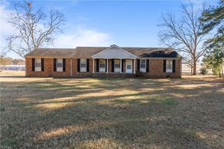 3225 Weiss LN, Chesapeake, VA 23323