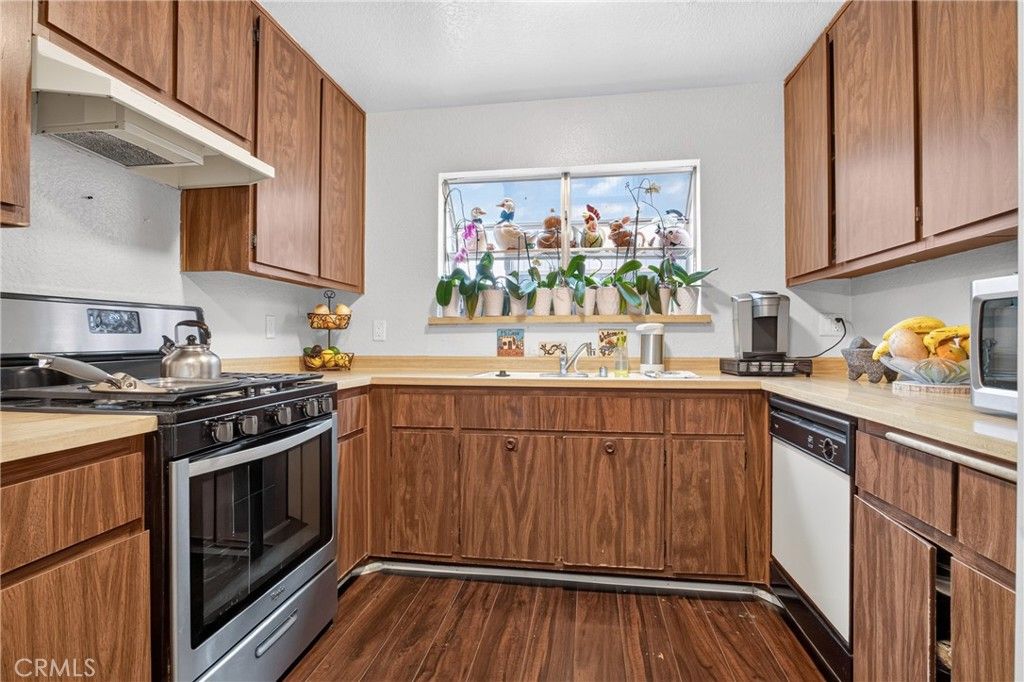 Image 11 of property listing at 9414 Moonbeam Avenue 19, Panorama City, CA 91402