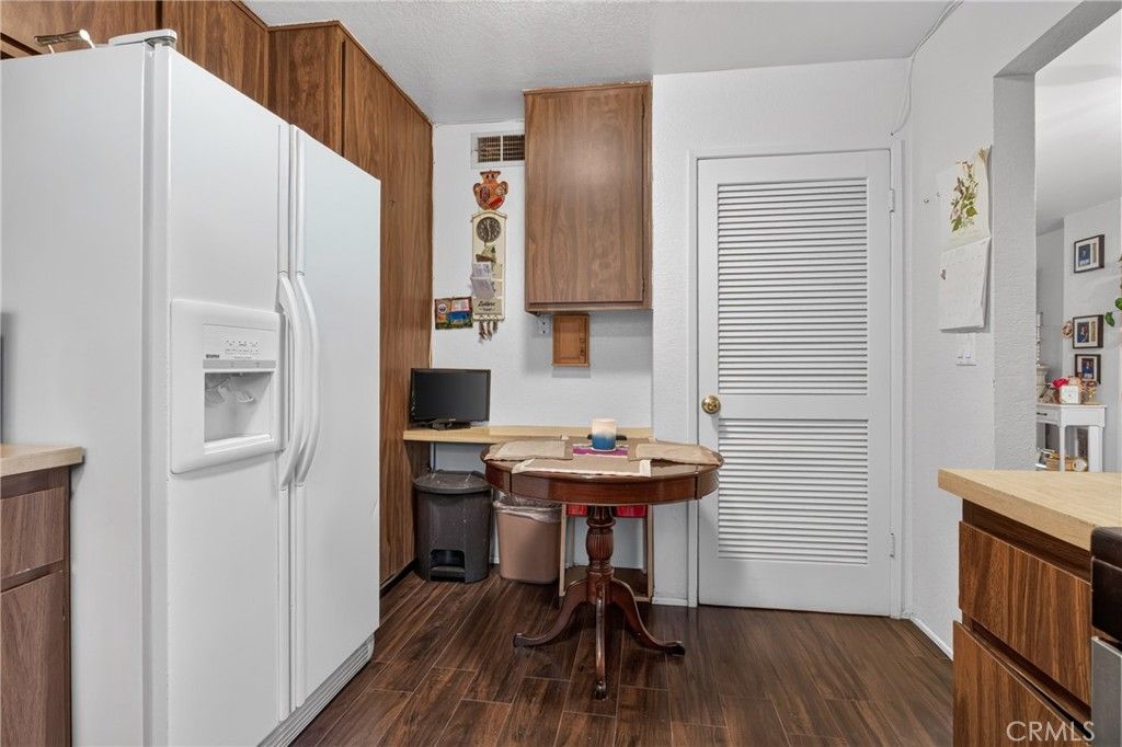Image 12 of property listing at 9414 Moonbeam Avenue 19, Panorama City, CA 91402