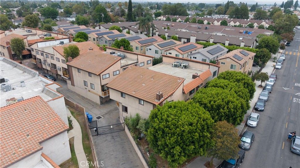 Image 2 of property listing at 9414 Moonbeam Avenue 19, Panorama City, CA 91402