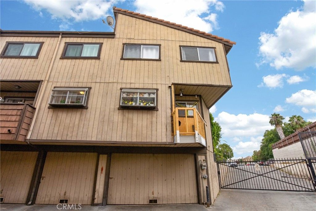 Image 21 of property listing at 9414 Moonbeam Avenue 19, Panorama City, CA 91402