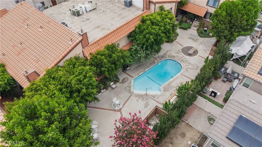 Image 3 of property listing at 9414 Moonbeam Avenue 19, Panorama City, CA 91402