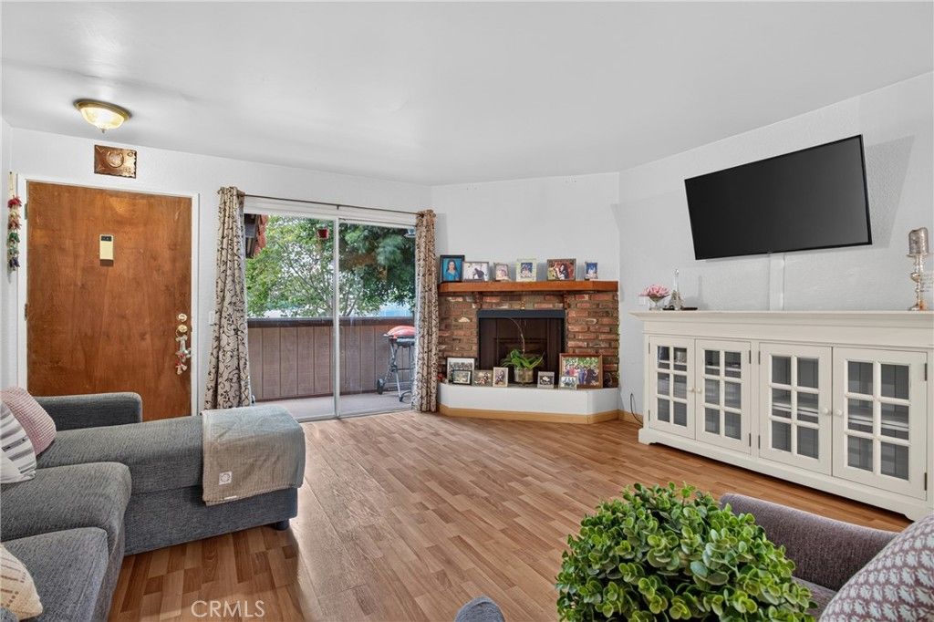 Image 5 of property listing at 9414 Moonbeam Avenue 19, Panorama City, CA 91402