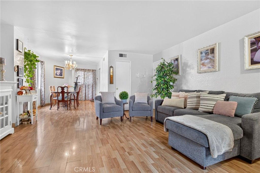 Image 6 of property listing at 9414 Moonbeam Avenue 19, Panorama City, CA 91402