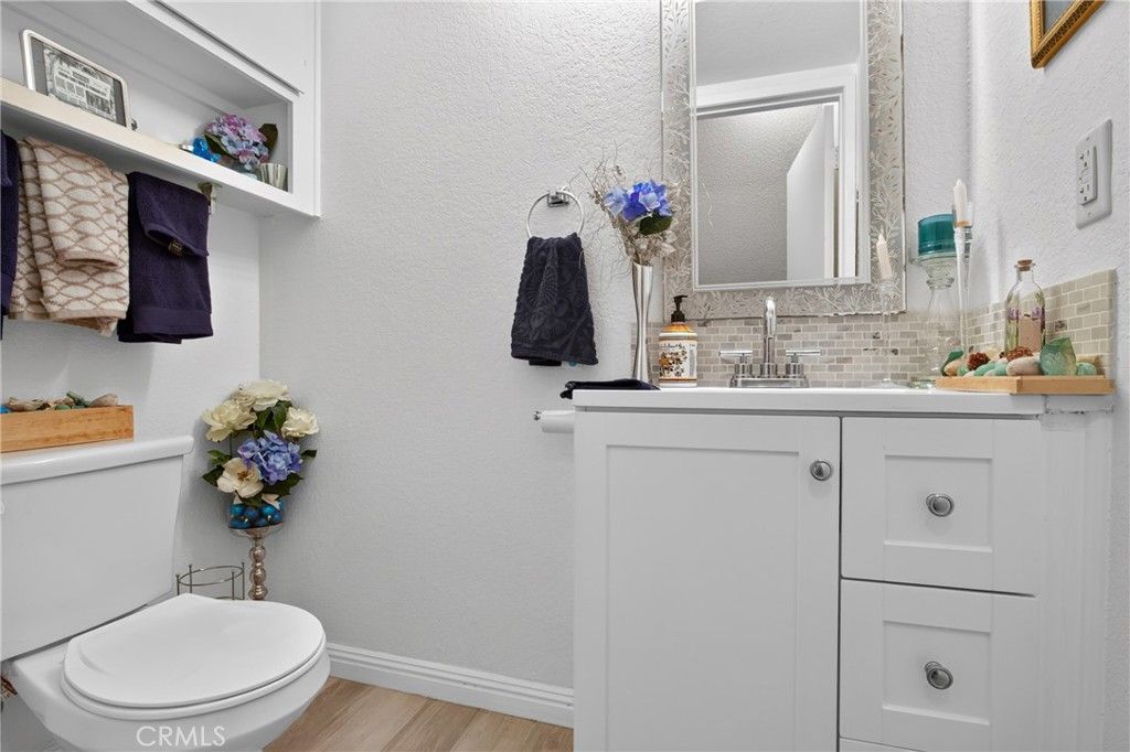 Image 9 of property listing at 9414 Moonbeam Avenue 19, Panorama City, CA 91402