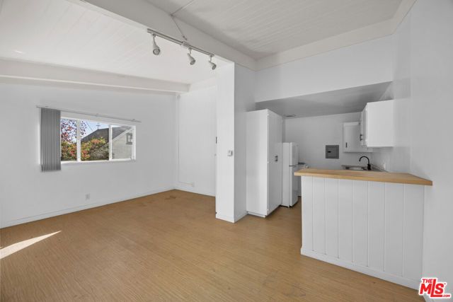 1904 S Robertson Boulevard, Los Angeles, CA 90034