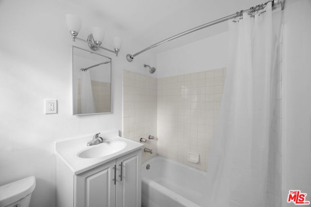 1904 S Robertson Boulevard, Los Angeles, CA 90034