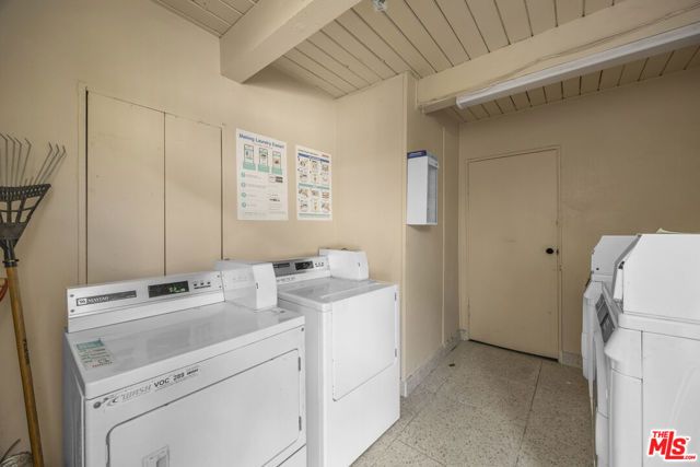 1904 S Robertson Boulevard, Los Angeles, CA 90034