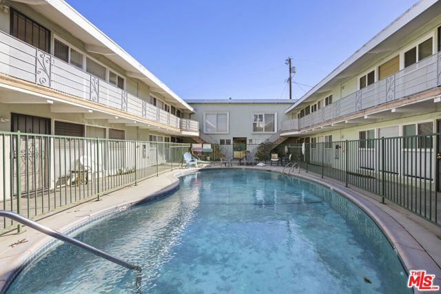 1904 S Robertson Boulevard, Los Angeles, CA 90034