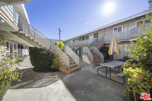 1904 S Robertson Boulevard, Los Angeles, CA 90034