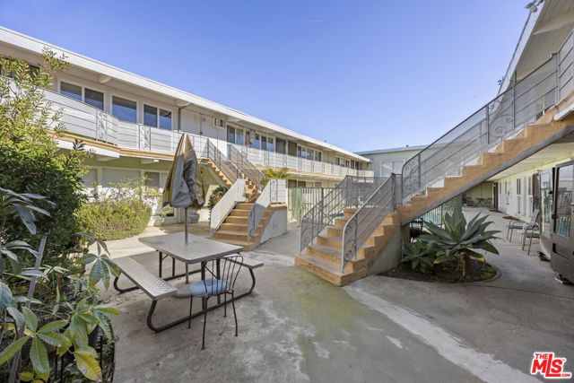 1904 S Robertson Boulevard, Los Angeles, CA 90034