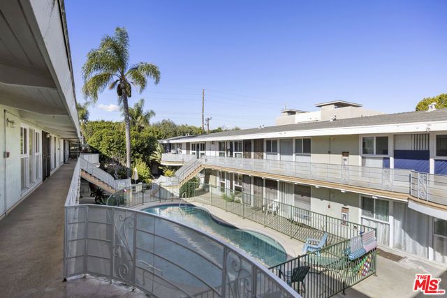 1904 S Robertson Boulevard, Los Angeles, CA 90034