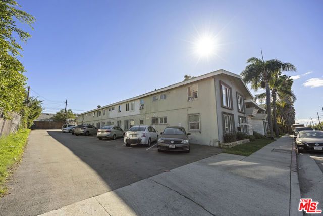 1904 S Robertson Boulevard, Los Angeles, CA 90034