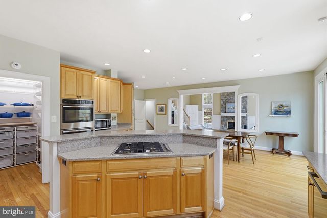 182 RIVER PARK DR, Great Falls, VA 22066