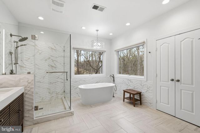 182 RIVER PARK DR, Great Falls, VA 22066