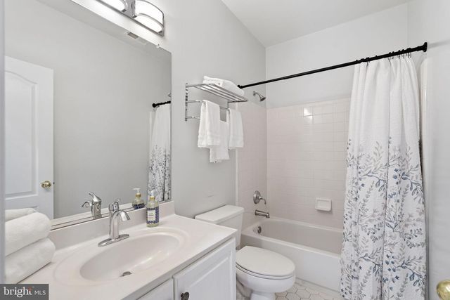 182 RIVER PARK DR, Great Falls, VA 22066