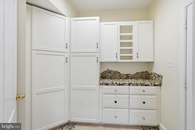 182 RIVER PARK DR, Great Falls, VA 22066