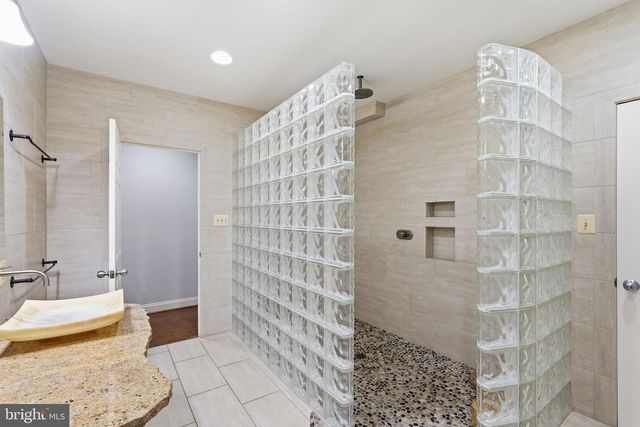 182 RIVER PARK DR, Great Falls, VA 22066