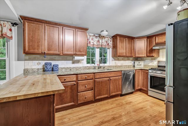 42 Wigwam Drive, Shelton, CT 06484