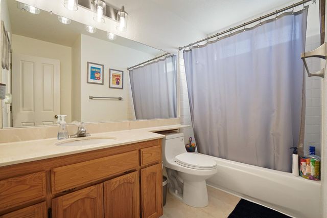 737 Lake Canyon Ave, Galt, CA 95632