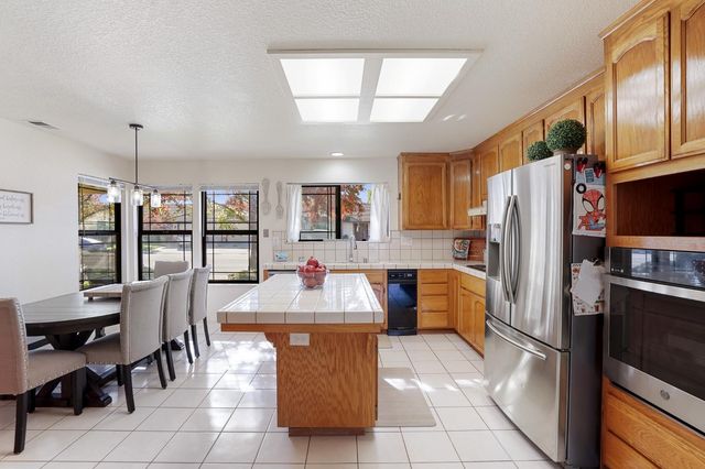 737 Lake Canyon Ave, Galt, CA 95632