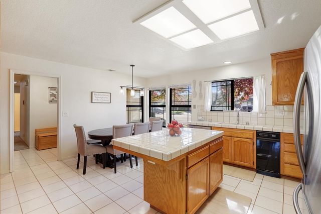 737 Lake Canyon Ave, Galt, CA 95632