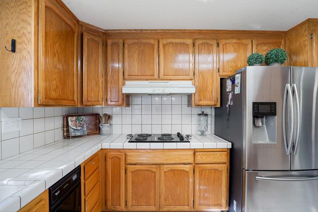 737 Lake Canyon Ave, Galt, CA 95632