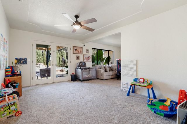 737 Lake Canyon Ave, Galt, CA 95632