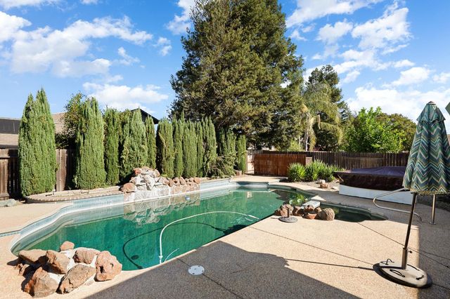 737 Lake Canyon Ave, Galt, CA 95632