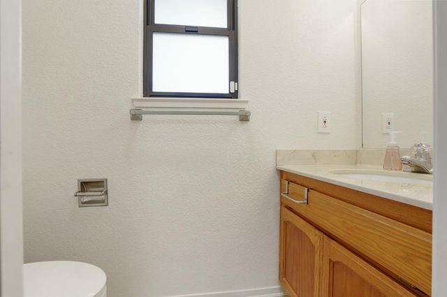 737 Lake Canyon Ave, Galt, CA 95632