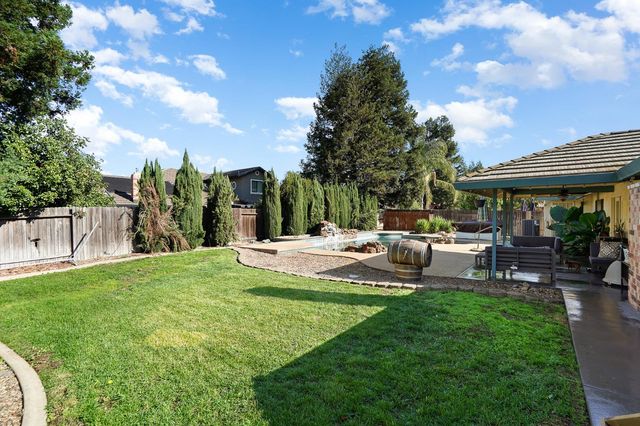 737 Lake Canyon Ave, Galt, CA 95632