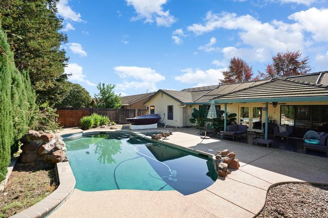 737 Lake Canyon Ave, Galt, CA 95632