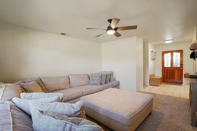 737 Lake Canyon Ave, Galt, CA 95632