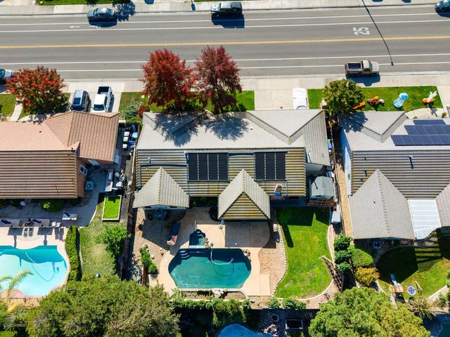 737 Lake Canyon Ave, Galt, CA 95632