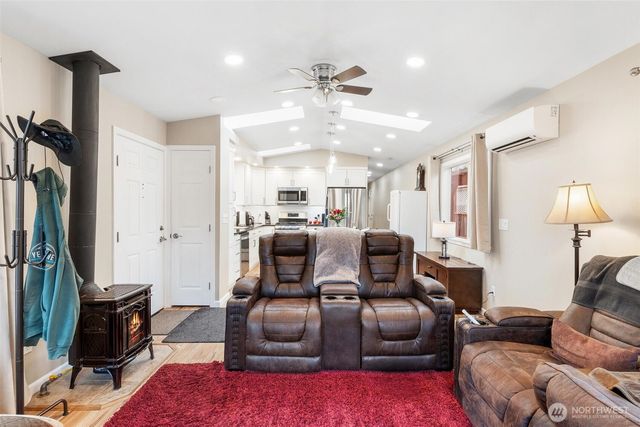 15266 Maple Drive, Renton, WA 98058