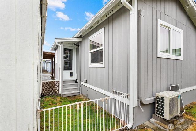 15266 Maple Drive, Renton, WA 98058