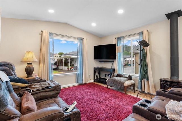 15266 Maple Drive, Renton, WA 98058