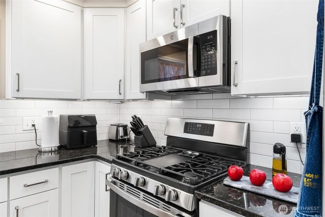 15266 Maple Drive, Renton, WA 98058