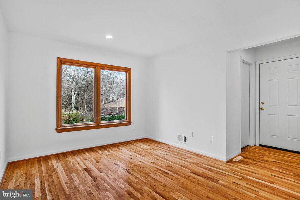 Image 13 of property listing at 11450 HIGH HAY DR, Columbia, MD 21044