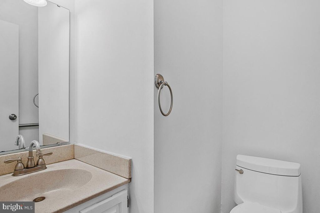 Image 20 of property listing at 11450 HIGH HAY DR, Columbia, MD 21044