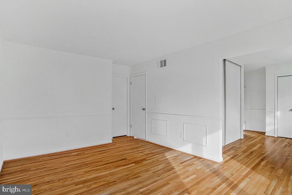 Image 26 of property listing at 11450 HIGH HAY DR, Columbia, MD 21044