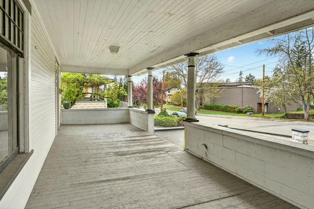 811 NW 5th Street, Grants Pass, OR 97526